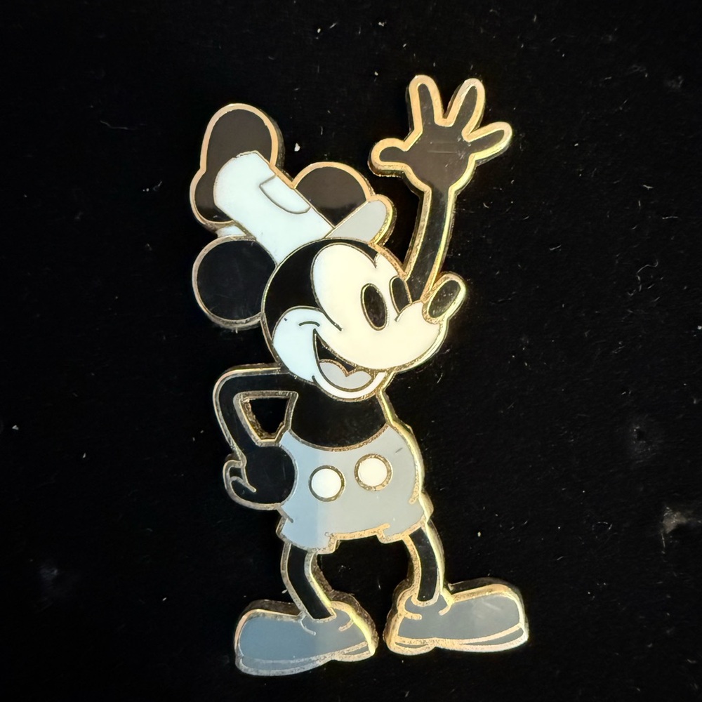 Disney Parks Exclusive Steamboat Willie Mickey Mouse Trading Pin